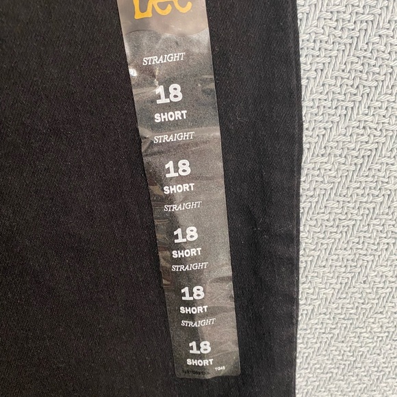 NWT Lee Relaxed Fit Short Straight Leg Black Jeans - Picture 8 of 10